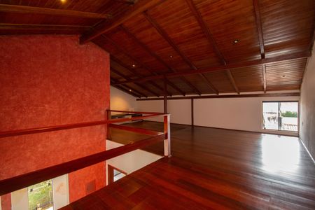 Casa de condomínio para alugar com 400m², 4 quartos e 5 vagasMezanino