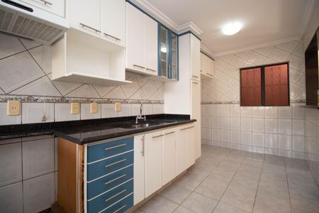 Casa de condomínio para alugar com 400m², 4 quartos e 5 vagasCozinha