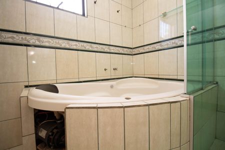 Casa de condomínio para alugar com 400m², 4 quartos e 5 vagasBanheiro da Suíte Master