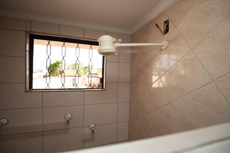 Casa de condomínio para alugar com 400m², 4 quartos e 5 vagasBanheiro Social