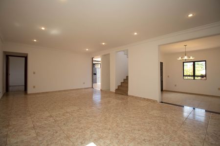 Casa de condomínio para alugar com 400m², 4 quartos e 5 vagasSala