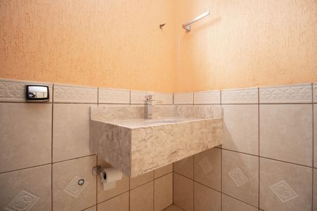 Casa de condomínio para alugar com 400m², 4 quartos e 5 vagasBanheiro da Suíte 2