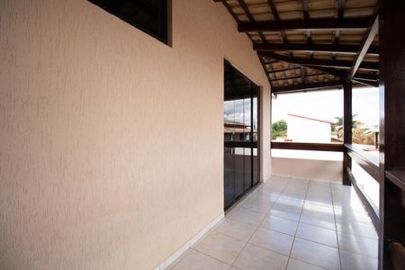 Casa de condomínio para alugar com 400m², 4 quartos e 5 vagasSacada