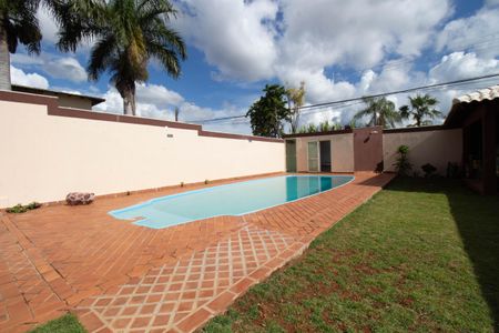 Casa de condomínio para alugar com 400m², 4 quartos e 5 vagasPiscina
