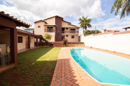 Casa de condomínio para alugar com 400m², 4 quartos e 5 vagasPiscina