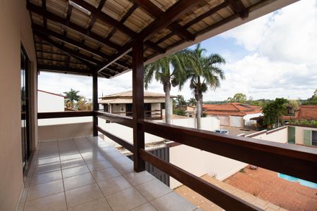 Casa de condomínio para alugar com 400m², 4 quartos e 5 vagasSacada