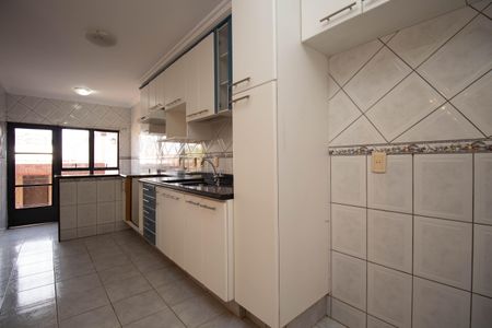 Casa de condomínio para alugar com 400m², 4 quartos e 5 vagasCozinha