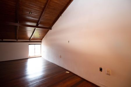 Casa de condomínio para alugar com 400m², 4 quartos e 5 vagasMezanino