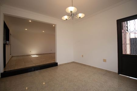 Casa de condomínio para alugar com 400m², 4 quartos e 5 vagasSala