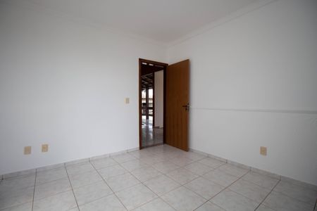 Casa de condomínio para alugar com 400m², 4 quartos e 5 vagasSuíte 2