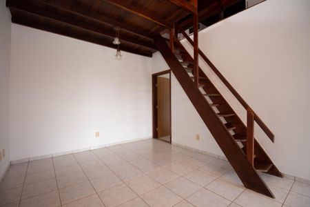 Casa de condomínio para alugar com 400m², 4 quartos e 5 vagasCorredor