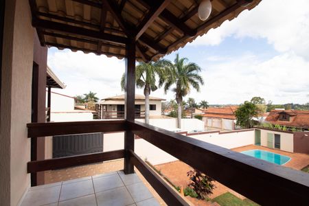 Casa de condomínio para alugar com 400m², 4 quartos e 5 vagasSacada