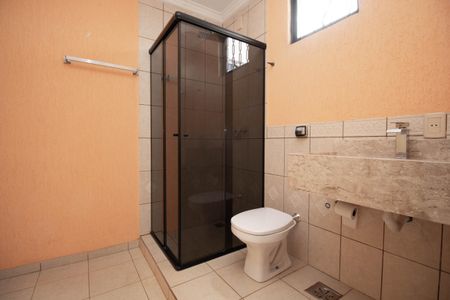 Casa de condomínio para alugar com 400m², 4 quartos e 5 vagasBanheiro da Suíte 2