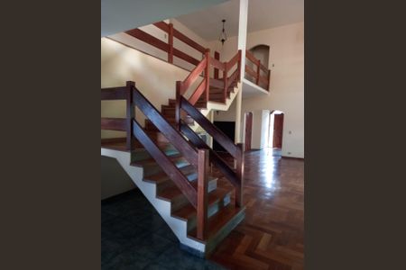 Casa à venda com 720m², 3 quartos e 4 vagas Casa à venda com 720m², 3 quartos e 4 vagasSala