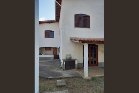 Casa à venda com 720m², 3 quartos e 4 vagas Casa à venda com 720m², 3 quartos e 4 vagasÁrea externa