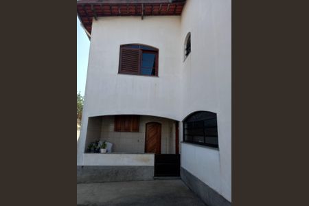 Casa à venda com 720m², 3 quartos e 4 vagas Casa à venda com 720m², 3 quartos e 4 vagasÁrea externa