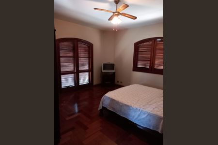 Casa à venda com 720m², 3 quartos e 4 vagas Casa à venda com 720m², 3 quartos e 4 vagasQuarto