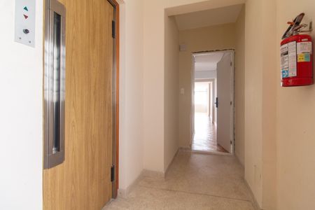Apartamento à venda com 120m², 3 quartos e 1 vaga Apartamento à venda com 120m², 3 quartos e 1 vagaHall do andar