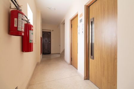 Apartamento à venda com 120m², 3 quartos e 1 vaga Apartamento à venda com 120m², 3 quartos e 1 vagaHall do andar
