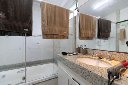 Casa à venda com 300m², 3 quartos e 2 vagasBanheiro da Suíte