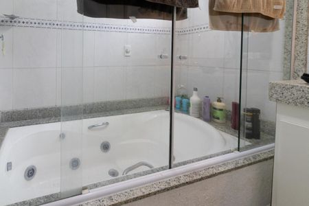 Casa à venda com 300m², 3 quartos e 2 vagasBanheiro da Suíte