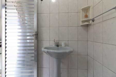 Casa à venda com 300m², 3 quartos e 2 vagasBanheiro de Serviço