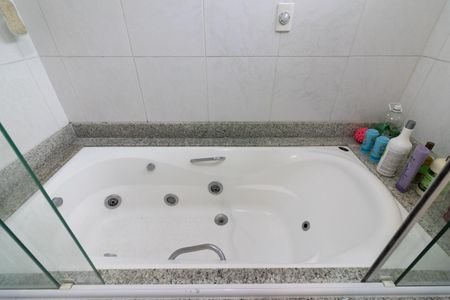 Casa à venda com 300m², 3 quartos e 2 vagasBanheiro da Suíte