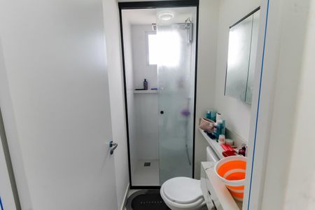 Banheiro de apartamento para alugar com 2 quartos, 50m² em Sítio das Madres, Taboão da Serra