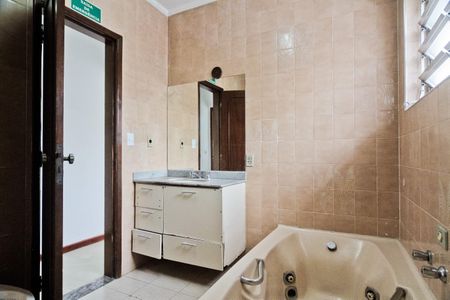 Casa à venda com 130m², 3 quartos e 2 vagasBanheiro da Suíte