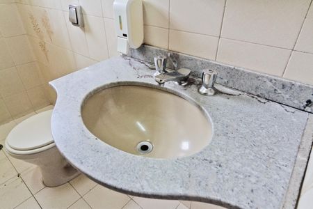 Casa à venda com 130m², 3 quartos e 2 vagasBanheiro