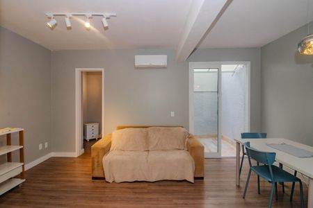 Sala de apartamento para alugar com 2 quartos, 39m² em Petrópolis, Porto Alegre