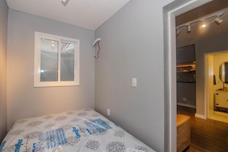 Quarto 1 de apartamento para alugar com 2 quartos, 39m² em Petrópolis, Porto Alegre