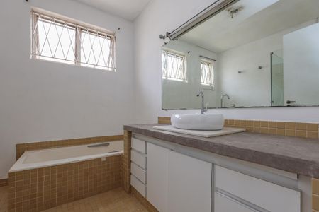Casa para alugar com 360m², 4 quartos e 4 vagasBanheiro da  Suíte 1