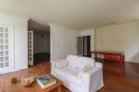 Casa para alugar com 360m², 4 quartos e 4 vagasSala