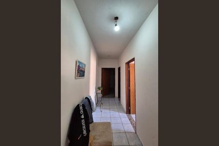 Casa à venda com 121m², 3 quartos e 5 vagasCorredor 