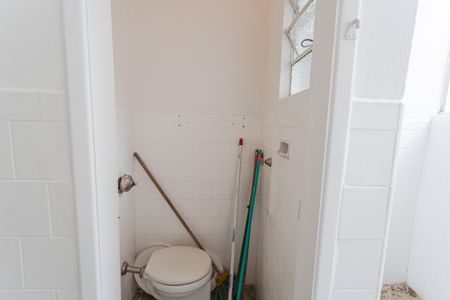 Apartamento à venda com 70m², 2 quartos e sem vaga Apartamento à venda com 70m², 2 quartos e sem vagaBanheiro de serviço