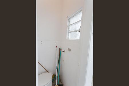 Apartamento à venda com 70m², 2 quartos e sem vaga Apartamento à venda com 70m², 2 quartos e sem vagaBanheiro de serviço