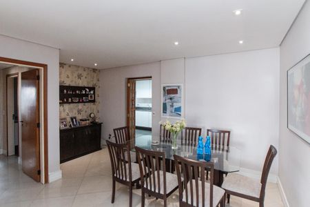 Apartamento para alugar com 117m², 2 quartos e 1 vaga Apartamento para alugar com 117m², 2 quartos e 1 vagaSala de Jantar