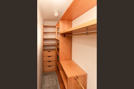 Apartamento para alugar com 117m², 2 quartos e 1 vaga Apartamento para alugar com 117m², 2 quartos e 1 vagaQuarto - Closet