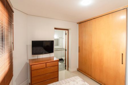 Apartamento para alugar com 117m², 2 quartos e 1 vaga Apartamento para alugar com 117m², 2 quartos e 1 vagaSuíte