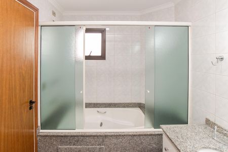 Apartamento para alugar com 117m², 2 quartos e 1 vaga Apartamento para alugar com 117m², 2 quartos e 1 vagaBanheiro da Suíte