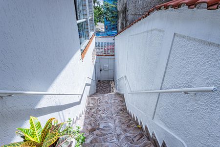 Casa para alugar com 250m², 2 quartos e 5 vagas Casa para alugar com 250m², 2 quartos e 5 vagasEscada