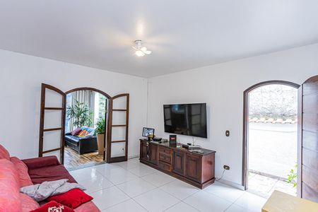 Sala de casa para alugar com 2 quartos, 250m² em Jardim Shangrila (zona Norte), São Paulo