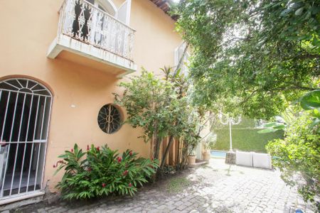 Casa à venda com 200m², 3 quartos e 2 vagasFrente da Casa