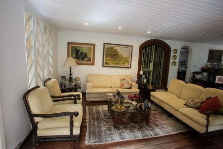 Casa à venda com 200m², 3 quartos e 2 vagasSala de Estar