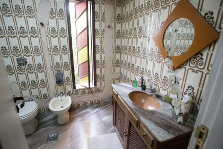 Casa à venda com 200m², 3 quartos e 2 vagasBanheiro da Suíte