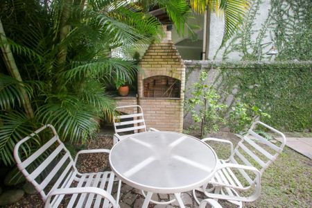 Casa à venda com 200m², 3 quartos e 2 vagasChurrasqueira