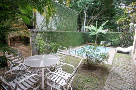Casa à venda com 200m², 3 quartos e 2 vagasChurrasqueira