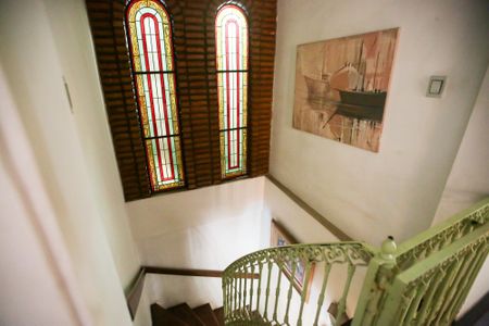 Casa à venda com 200m², 3 quartos e 2 vagasEscada