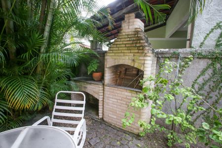 Casa à venda com 200m², 3 quartos e 2 vagasChurrasqueira